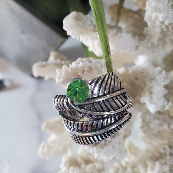 Silver Tone Stretch Ring with Green Stone 💥3 for $24💥 - Picture 11 of 15